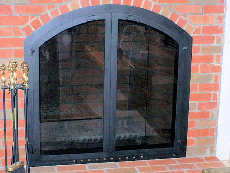 Nantucket Arch Black finish vice bi fold doors, smoke glass, and gate mesh spark screens, with visual draft panel.